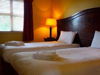 Отель GN Abbey Court Hotel, Lodges & Trinity Leisure Spa Нина Коттедж с 5 спальнями-2